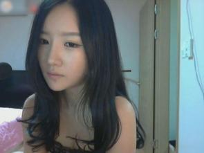 女主播里朴妮唛